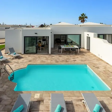 Mercedes Luz By 플라야블랑카